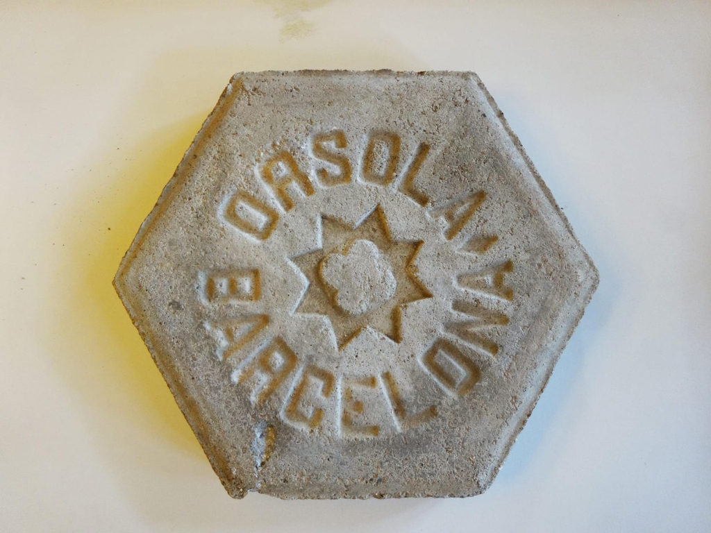 Do you know what? The Bellesguard tile, part II