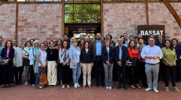 Fotografia dels assistents a la reunió del Consell Gaudí, celebrada el 27 de maig a la Nau de Mataró.